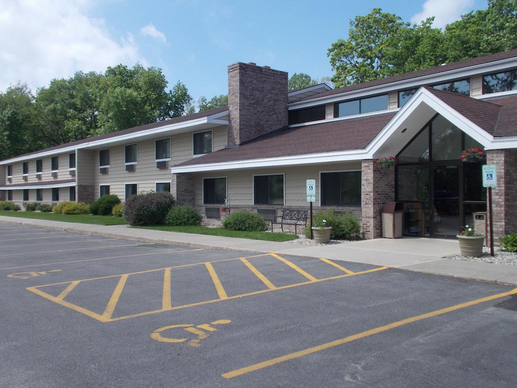 Boarders Inn And Suites By Cobblestone Hotels - Ripon Eksteriør bilde