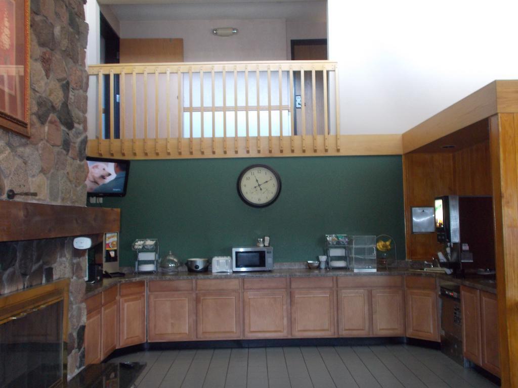 Boarders Inn And Suites By Cobblestone Hotels - Ripon Eksteriør bilde