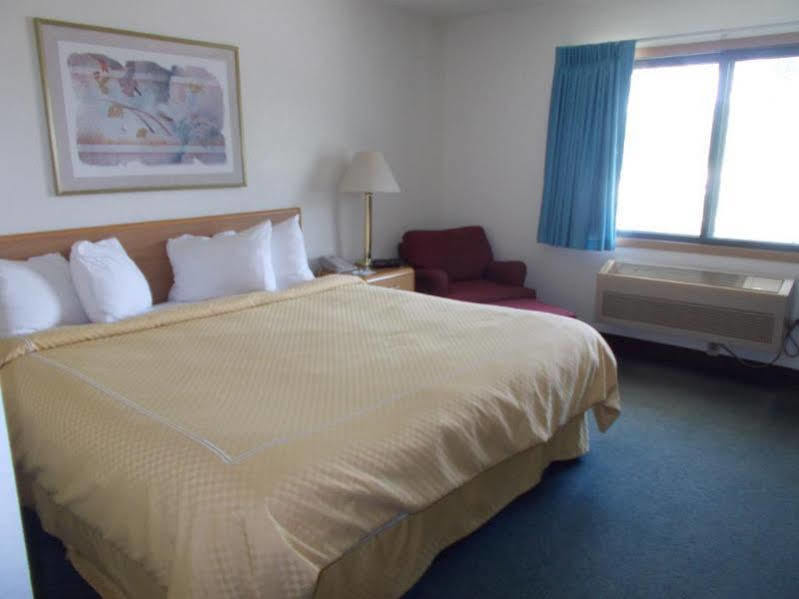 Boarders Inn And Suites By Cobblestone Hotels - Ripon Eksteriør bilde