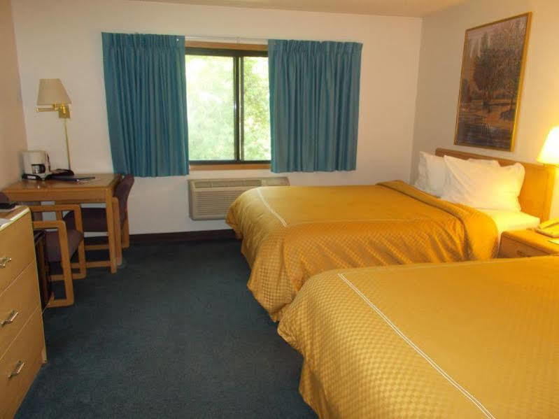 Boarders Inn And Suites By Cobblestone Hotels - Ripon Eksteriør bilde