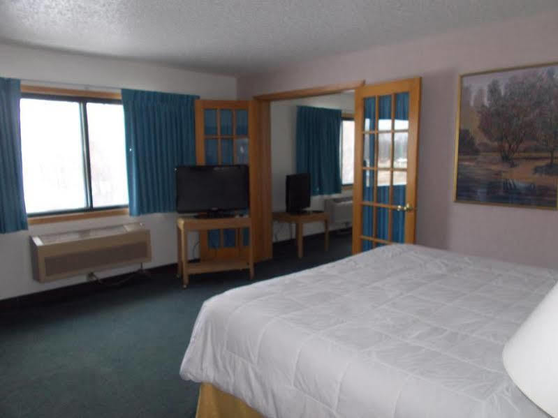 Boarders Inn And Suites By Cobblestone Hotels - Ripon Eksteriør bilde