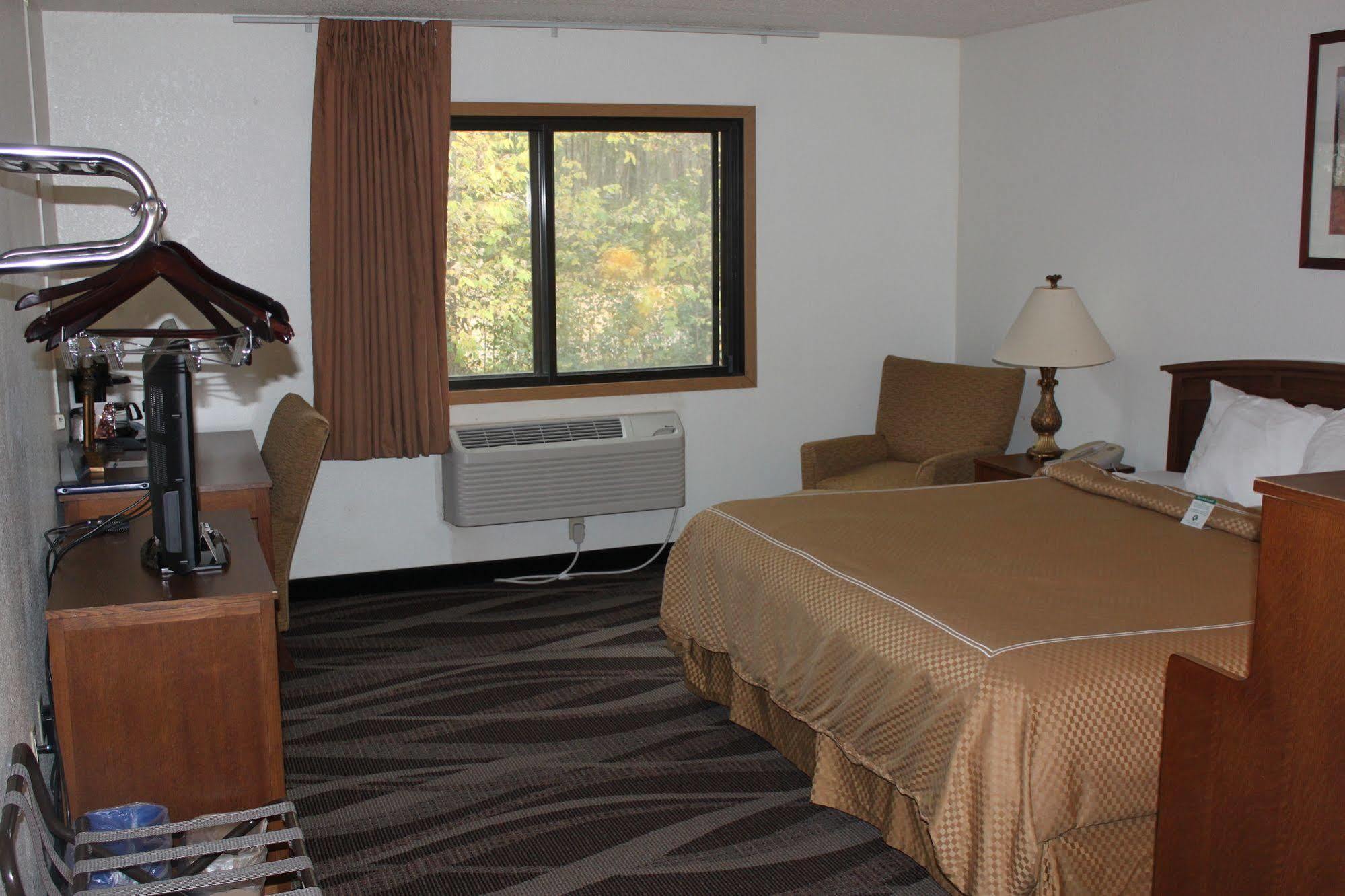Boarders Inn And Suites By Cobblestone Hotels - Ripon Eksteriør bilde