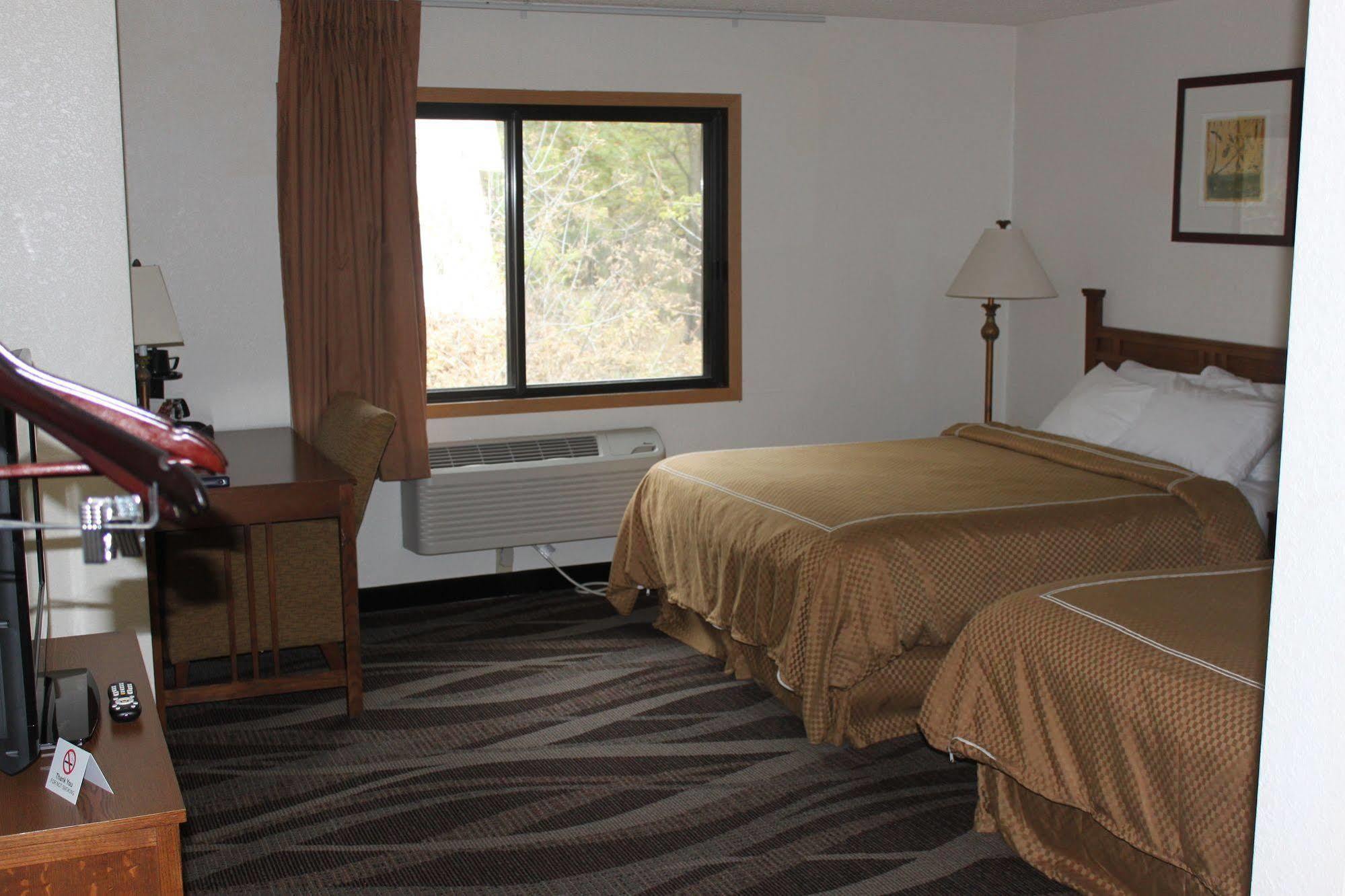 Boarders Inn And Suites By Cobblestone Hotels - Ripon Eksteriør bilde