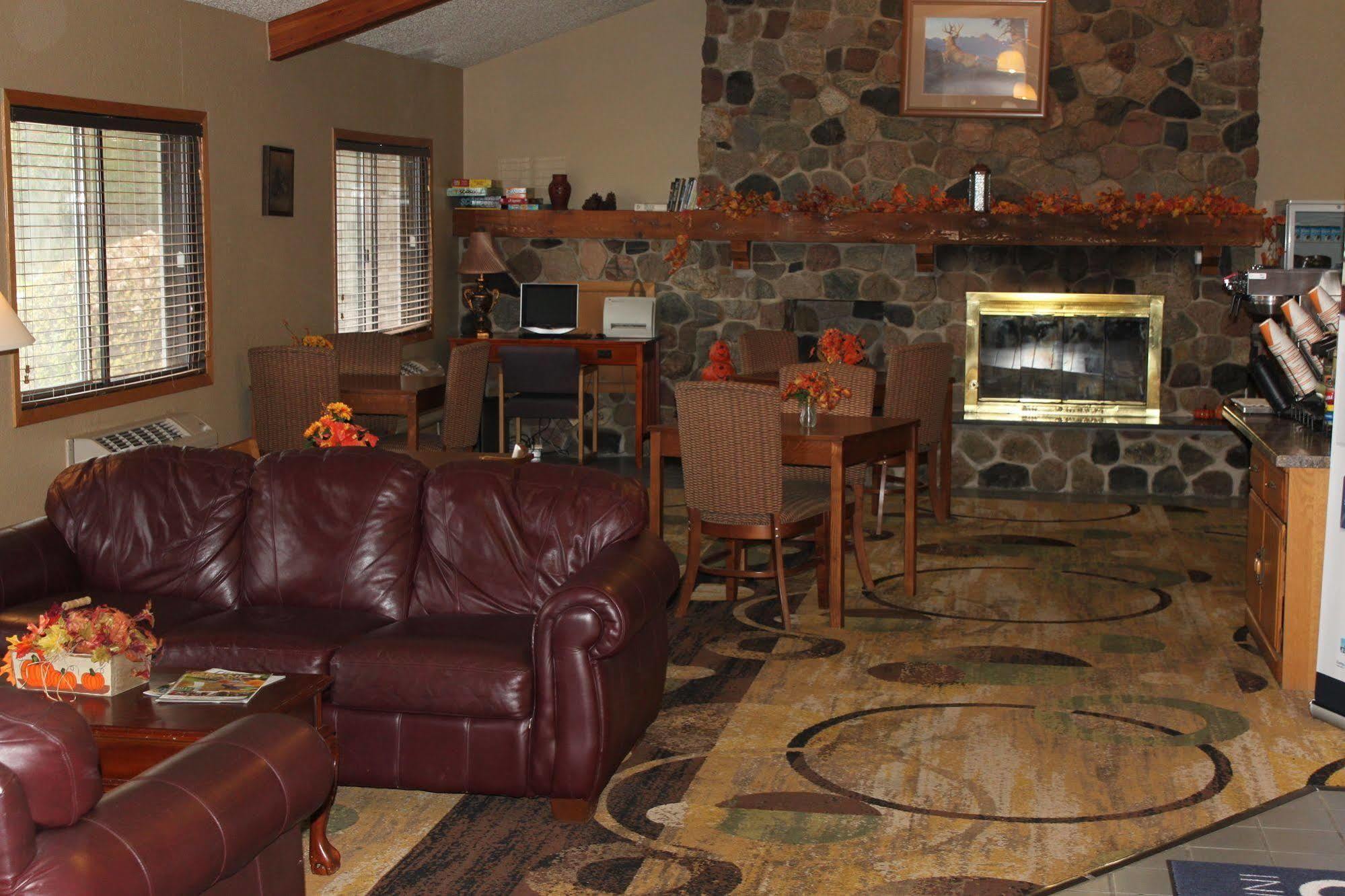 Boarders Inn And Suites By Cobblestone Hotels - Ripon Eksteriør bilde