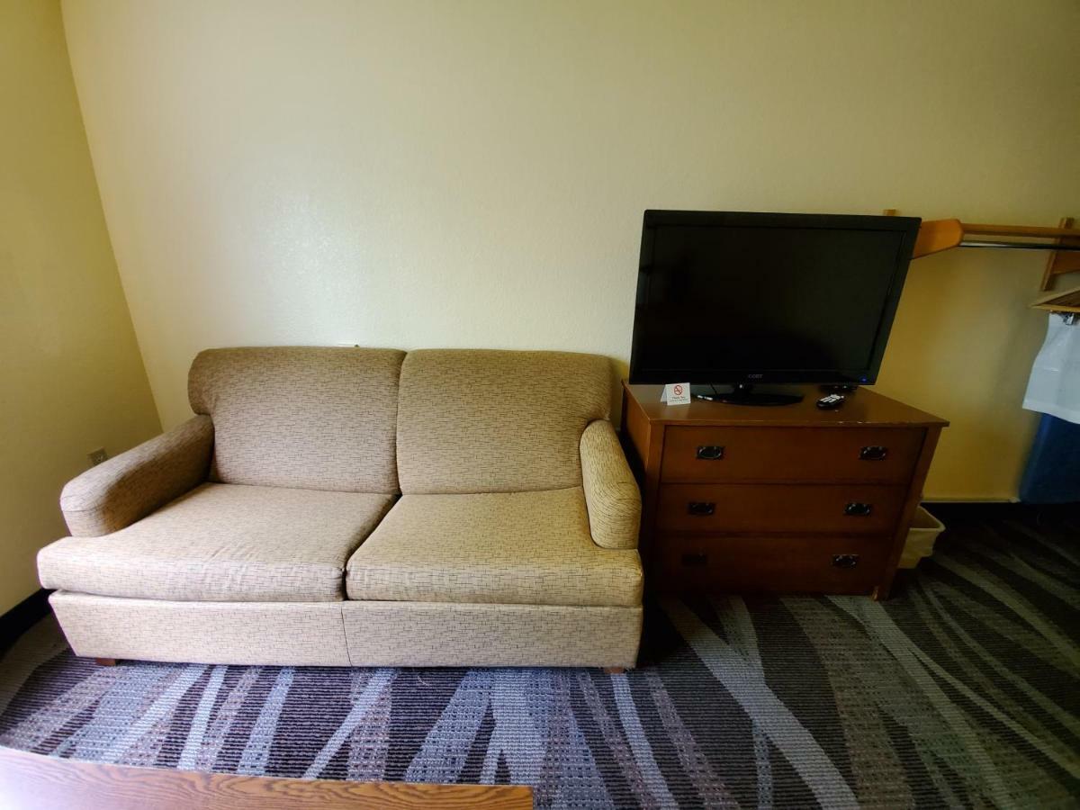 Boarders Inn And Suites By Cobblestone Hotels - Ripon Eksteriør bilde