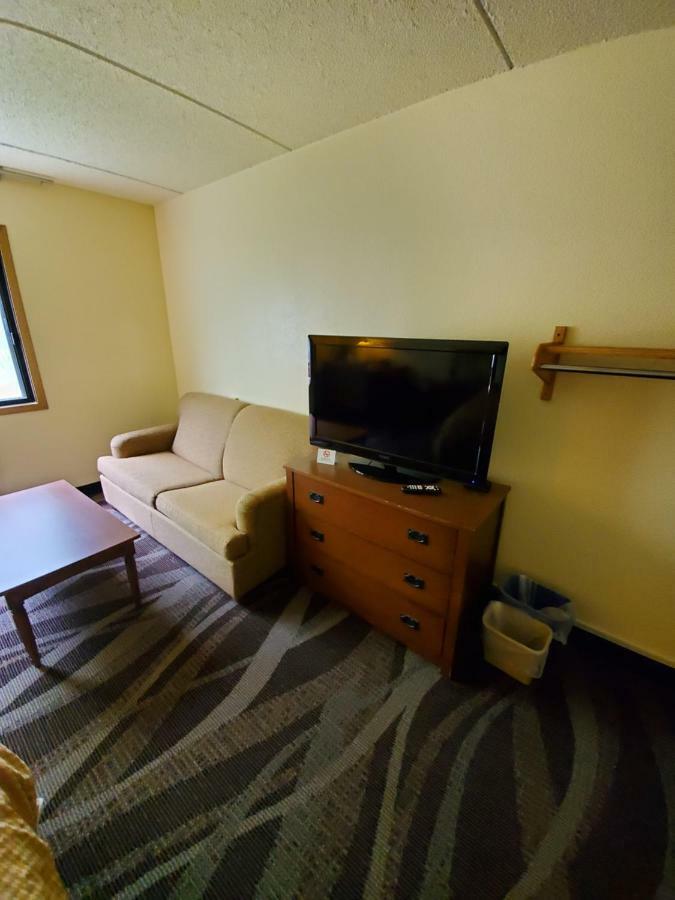 Boarders Inn And Suites By Cobblestone Hotels - Ripon Eksteriør bilde