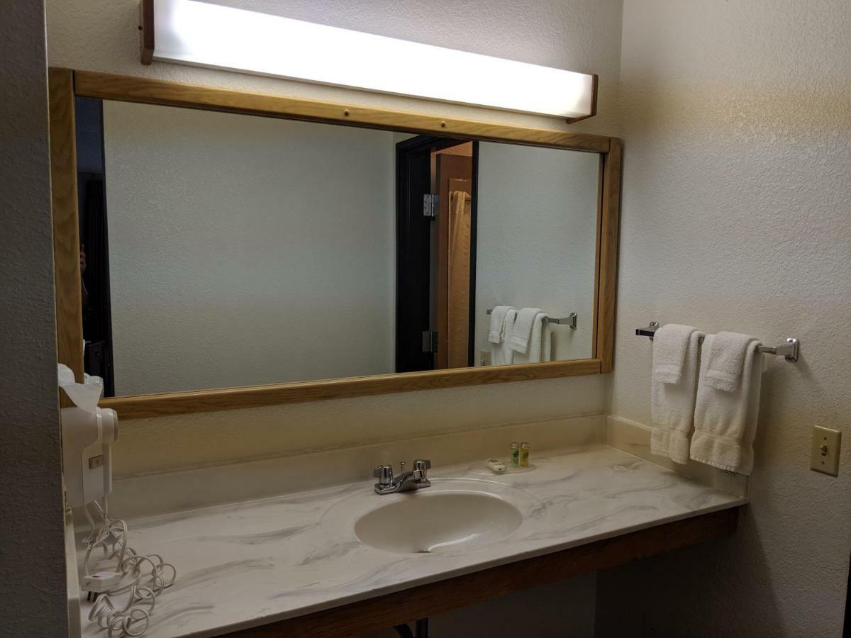 Boarders Inn And Suites By Cobblestone Hotels - Ripon Eksteriør bilde