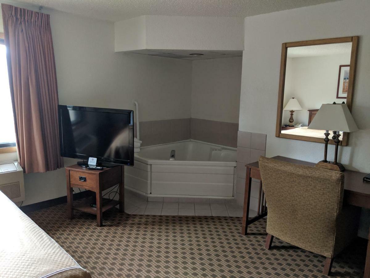 Boarders Inn And Suites By Cobblestone Hotels - Ripon Eksteriør bilde