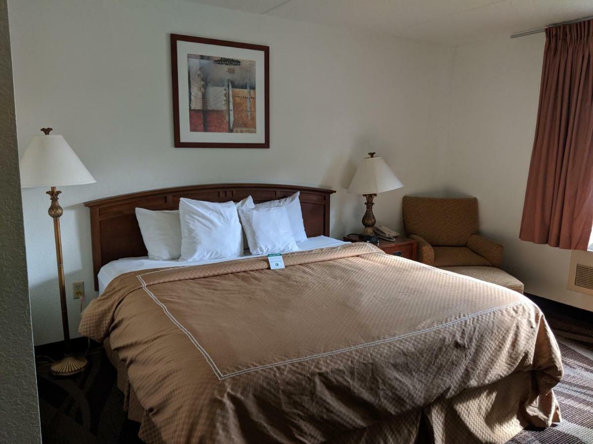 Boarders Inn And Suites By Cobblestone Hotels - Ripon Eksteriør bilde